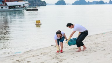  Quảng Ninh: Phát động chương trình dọn sạch bãi biển vịnh Hạ Long 