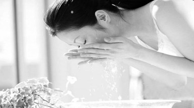 Có nên rửa mặt bằng nước gạo ?