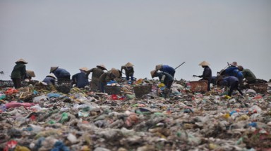  Mưu sinh trên “núi rác thải” lớn nhất Đà Nẵng