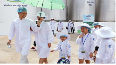  "Siêu" nhà máy đón những vị khách sữa học đường "nhí"