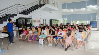  “Cùng con khám phá Siêu nhà máy sữa của Vinamilk”