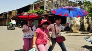  Miền Trung nắng nóng, Miền Bắc mưa rào vài nơi