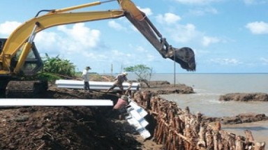   Cà Mau: Gần 100 "điểm nóng" có nguy cơ sạt lở trong mùa mưa bão