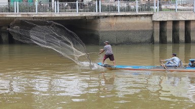 Ông Đoàn Ngọc Hải đề nghị xử lý người bắt cá kênh Nhiêu Lộc