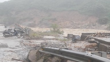 Cần một “Hội nghị Diên Hồng” bàn quyết sách cho vùng lũ quét