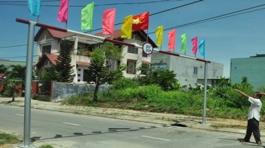   Đà Nẵng: Bức xúc vì tiếng ồn, dân dựng barie chặn xe tải