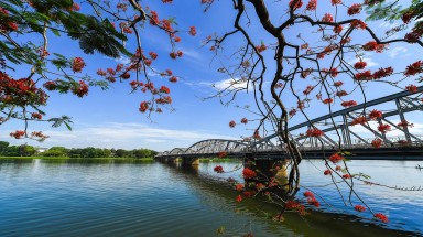  Thừa Thiên - Huế "mạnh tay" xử lý việc đổ rác thải ra môi trường