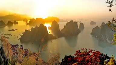  Hạ Long, góc nhìn lạ từ núi Bài Thơ