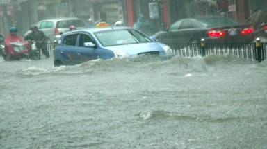  Cách đối phó khi xe đi vào đường ngập nước
