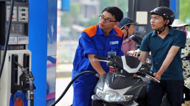  Giá xăng giảm thêm 700 đồng mỗi lít