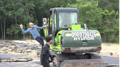  Khởi tố 2 nhân viên Alibaba