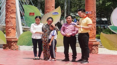 Vinamilk trao 76.500 ly sữa cho trẻ em Vĩnh Long