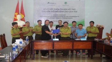  Ký thỏa thuận hợp tác hỗ trợ chuyển đổi mô hình du lịch sử dụng voi tại Vườn quốc gia Yok Đôn