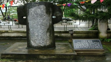 "Cột đá trinh tiết" ở Tây Bắc
