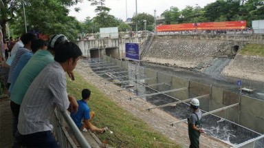  Chủ tịch Hà Nội: Nếu nước sông Tô Lịch “đứng” sẽ làm sạch được ngay