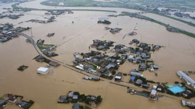  Tây nam Nhật tan hoang trong mưa lũ
