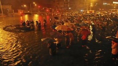  Mưa lớn nhất trong 61 năm "tấn công" Bắc Kinh