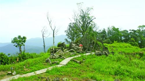 Hòn Bà, đỉnh núi vờn mây