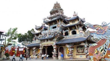  Độc đáo kiến trúc chùa "ve chai"