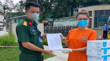  Hoa hậu Vicky Chow: "Tự hào vì được đóng góp trách nhiệm cho cộng đồng"