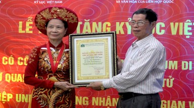  Hai mộc thụ hơn 300 tuổi ở Hà Nội được vinh danh Cây Di sản Việt Nam