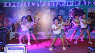  Quảng Trị: Đêm nhạc cà phê từ thiện “áo ấm mùa đông” cho học sinh  