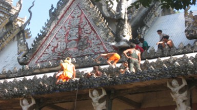 Chùa cổ 800 năm tuổi cháy vì đốt nến “khủng”?