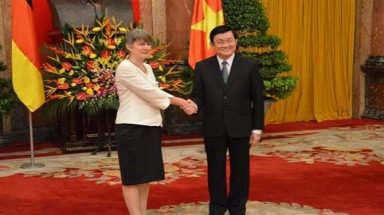   Đại sứ Đức Jutta Frasch trình quốc thư