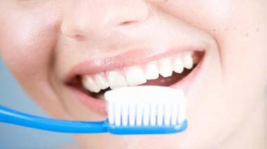  Nguyên nhân gây chảy máu chân răng?