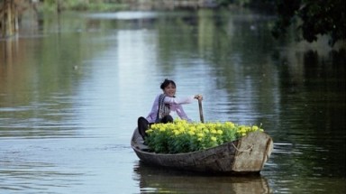  Sự thực đắng lòng về "gái miền Tây"
