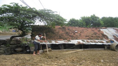  14 hộ dân sống tạm bợ bên hông dự án
