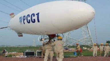 Bắc Giang: Thi công đường dây 220kV vượt sông Cầu bằng khinh khí cầu