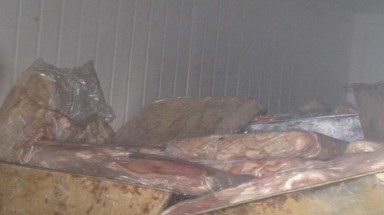  Bắt quả tang bán hàng trăm tấn nội tạng thối