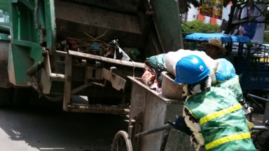  Xe chuyển rác gây ô nhiễm