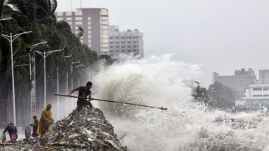  Thủ đô Philippines tê liệt vì mưa bão