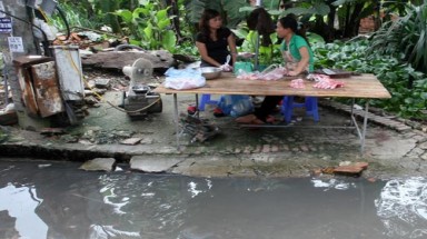  Làng không mưa vẫn... lụt