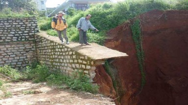  Đà Lạt: sạt lở đất đe dọa dân