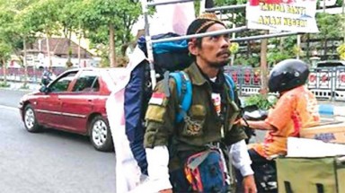  Đi giật lùi gần 700km nhằm bảo vệ môi trường