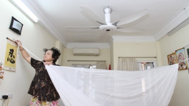 Lưu ý trẻ ngậm màn tẩm hóa chất chống muỗi?