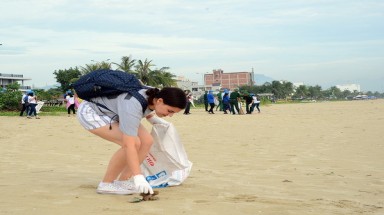 Thanh niên Đà Nẵng tiên phong bảo vệ biển khỏi rác thải nhựa