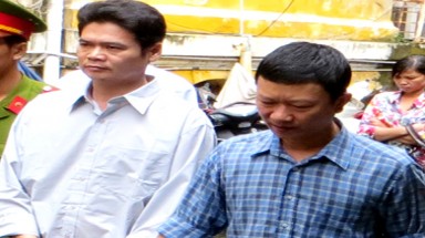 Ngâm 2 con hổ trong bình rượu