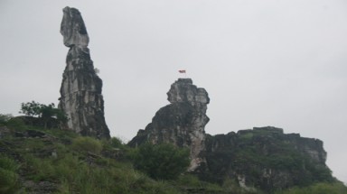    Huyền bí hòn “Trinh tiết liệt nữ”