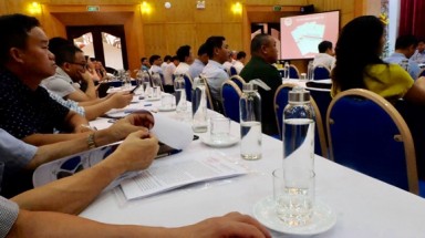 An Giang sử dụng chai nước thuỷ tinh, ly sứ trong các cuộc họp 