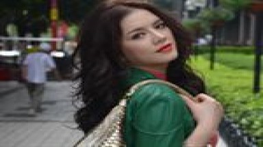  Lý Nhã Kỳ du lịch 'bụi' trên phố Quảng Châu