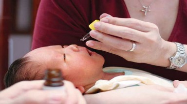  Có bệnh mới được dùng nước muối sinh lý?