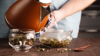  Một tách trà túi lọc có thể chứa hàng tỷ hạt vi nhựa