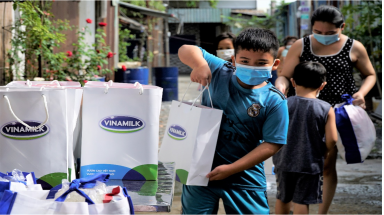  Chương trình trợ giá của Vinamilk giúp các bà nội trợ yên tâm trong mùa dịch.