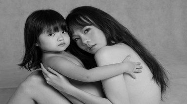  Phản cảm ảnh nude chống "ung thư vú" của mẹ con Dương Yến Ngọc