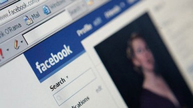  Bị chồng đánh vì... không chịu Like Facebook