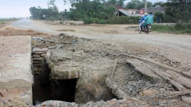  Hà Tĩnh: Tan nát con đường từng ‘đẹp nhất Việt Nam’